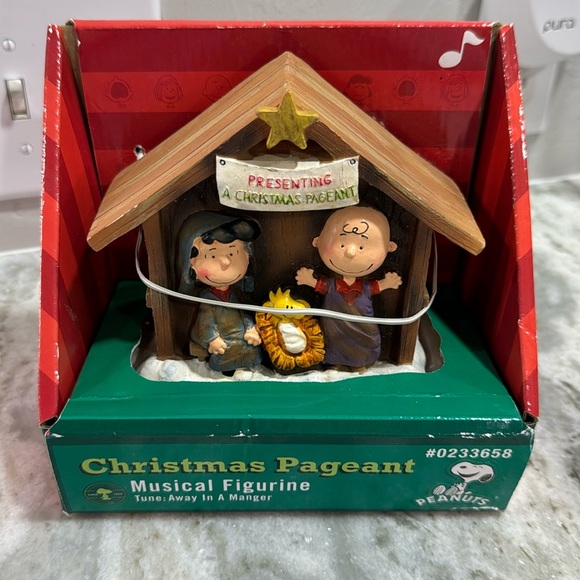 Peanuts Lucy and Charlie Brown Christmas Pageant Musical Figurine - Picture 1 of 3